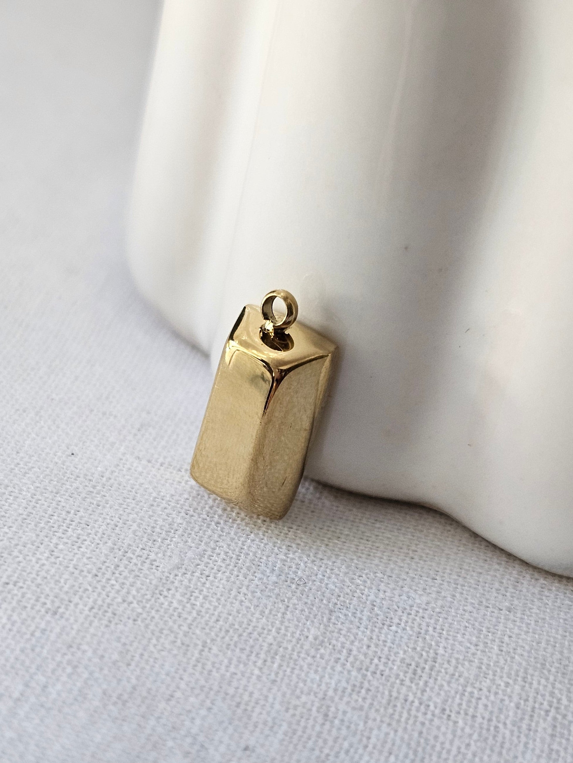 Zara Bar Gold Pendant