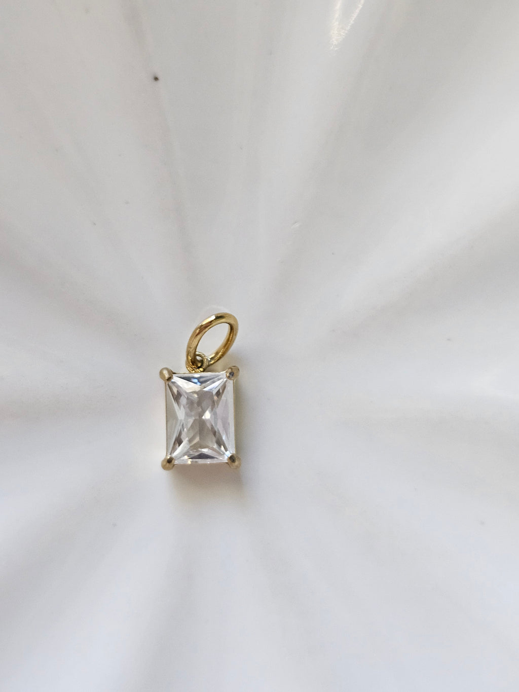 Elara Emerald Cut Pendant